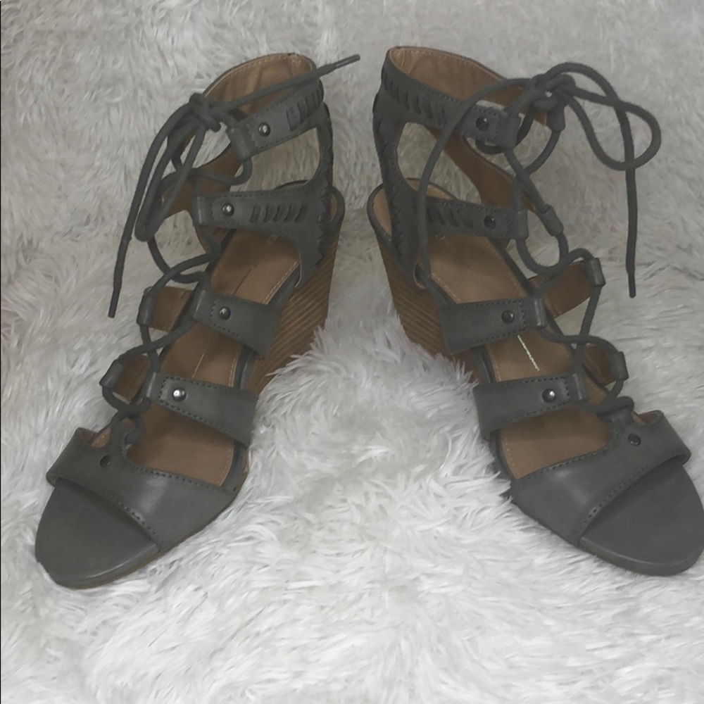 NEW “REPORT” 3.5 inch Gladiator Wedges. Size 7.5 - Picture 2 of 4